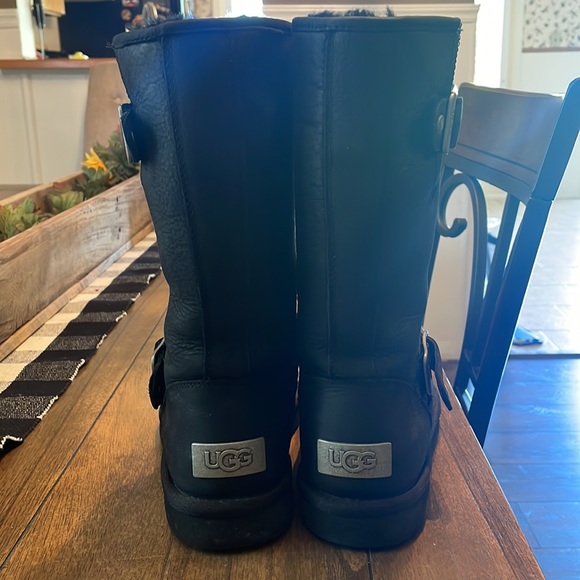 Sutter ugg boots women’s size 5 - Picture 3 of 4